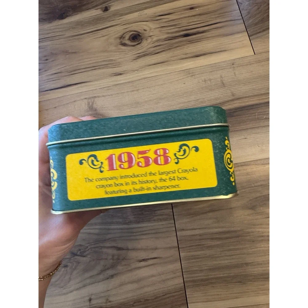 Vintage 1991 Crayola Collector's Colors Limited Edition Tin w/ 8 Crayon Pack